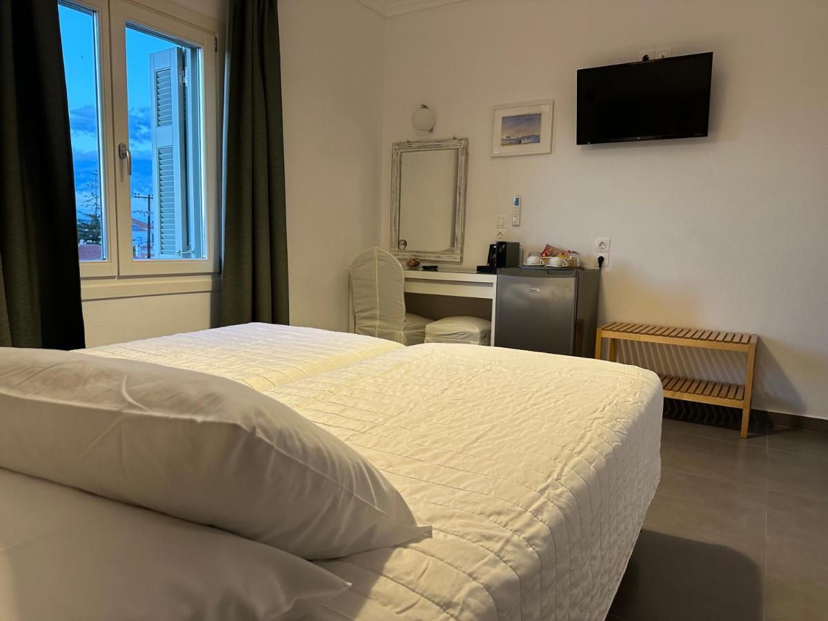 Kamelia Hotel Spetses Town Екстер'єр фото