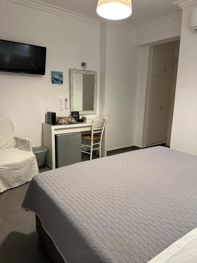 Kamelia Hotel Spetses Town Екстер'єр фото