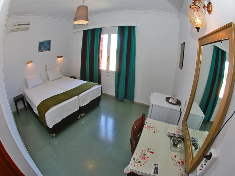 Kamelia Hotel Spetses Town Екстер'єр фото
