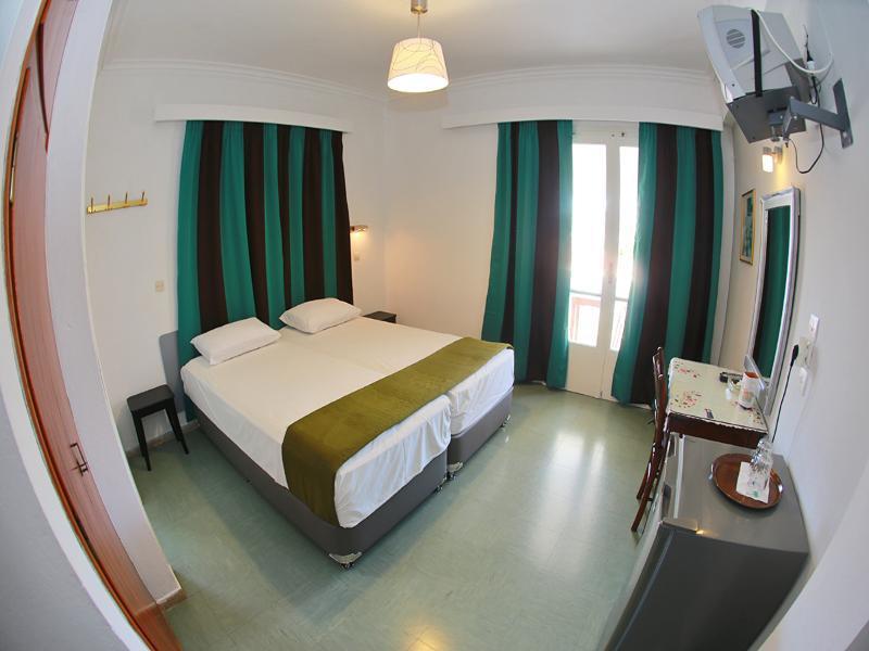 Kamelia Hotel Spetses Town Екстер'єр фото
