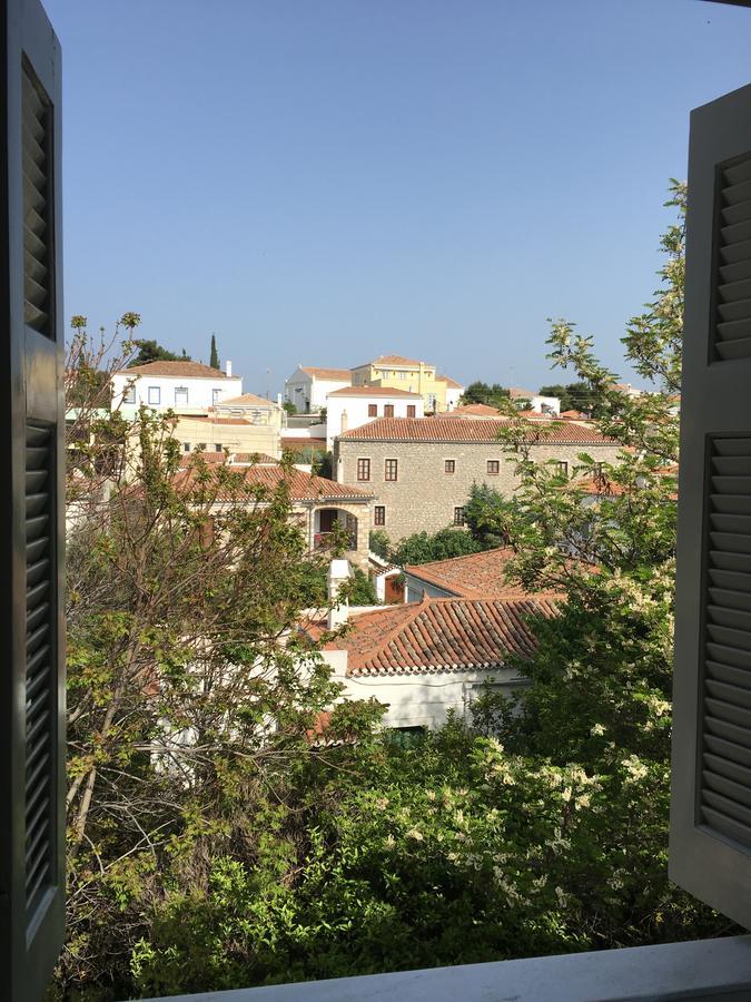 Kamelia Hotel Spetses Town Екстер'єр фото