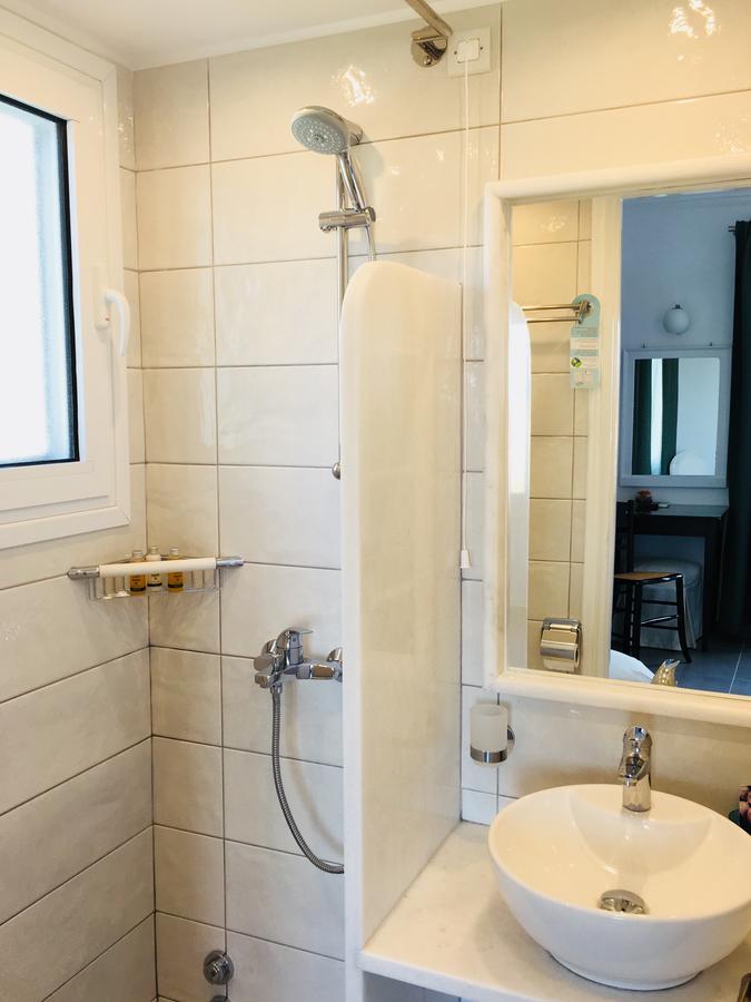 Kamelia Hotel Spetses Town Екстер'єр фото